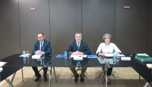 Carlos Eleno, Juan Antonio Gisbert y Josefa Meroño presidiendo el consejo