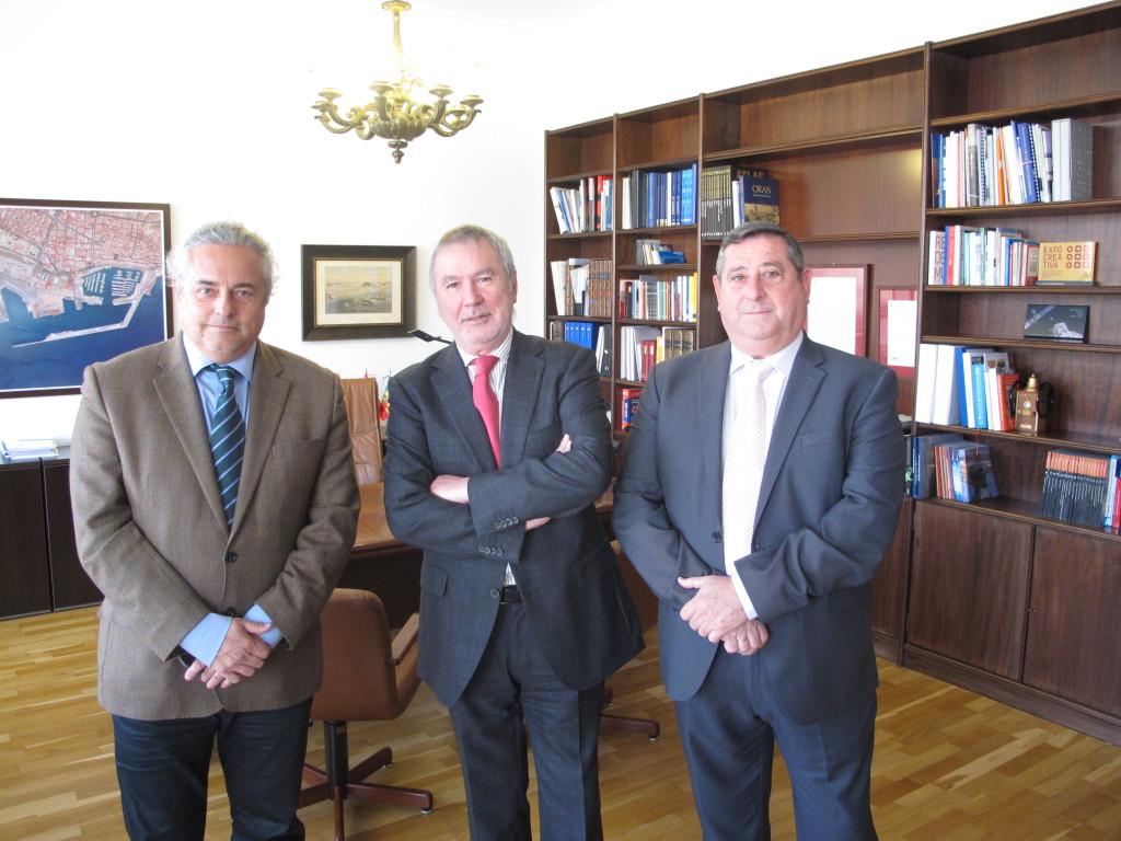 Enric Ticó, presidente de ATEIA-OLTRA, Juan Antonio Gisbert, presidente del Puerto de Alicante y Eugenio López, presidente de ATEIA Alicante