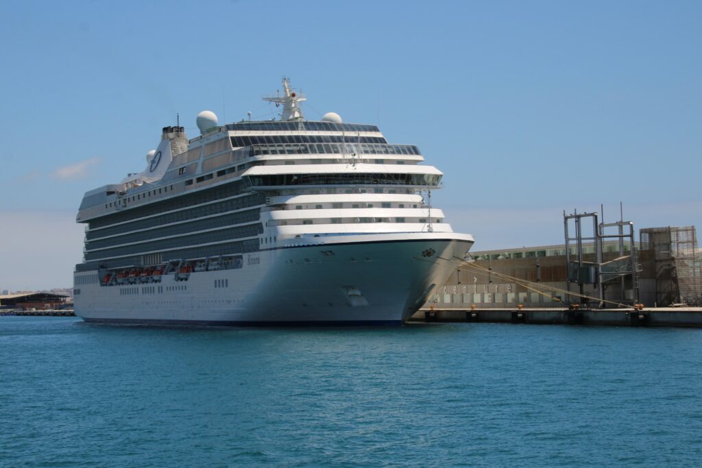 Escala en Alicante del crucero RIVIERA de la compañía Oceania Cruises (NCL).